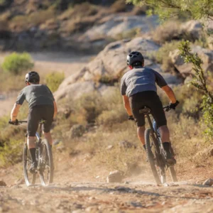 Rogelli ADVNTR DISTANCE - męskie bermudy rowerowe DWR czarne - obrazek 16