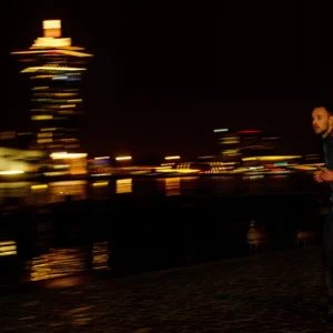 Rogelli ESSENTIAL HI VIS - męska kurtka do biegania DWR czarna - obrazek 4