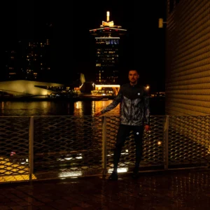 Rogelli ESSENTIAL HI VIS - męska kurtka do biegania DWR czarna - obrazek 10