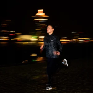 Rogelli ESSENTIAL HI VIS - damska kurtka do biegania czarna - obrazek 11