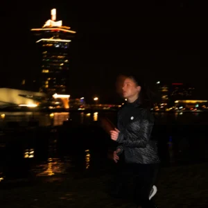 Rogelli ESSENTIAL HI VIS - damska kurtka do biegania czarna - obrazek 13