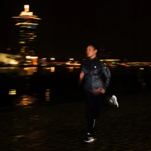 Rogelli ESSENTIAL HI VIS - damska kurtka do biegania czarna - obrazek 14