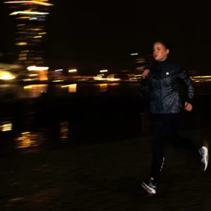 Rogelli ESSENTIAL HI VIS - damska kurtka do biegania czarna - obrazek 15