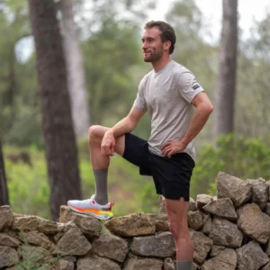 Rogelli DISTANCE - męska koszulka do biegania beżowa - obrazek 12