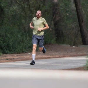 Rogelli ESSENTIAL - męska koszulka do biegania zielona - obrazek 14