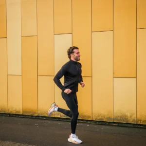 Rogelli ESSENTIAL - męska ocieplana koszulka do biegania z długim rękawem czarna - obrazek 9