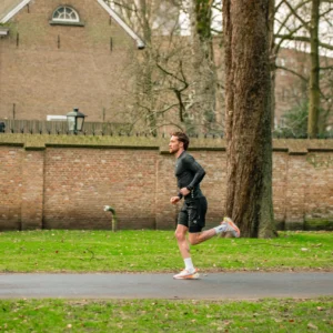 Rogelli ESSENTIAL - męska koszulka do biegania z długim rękawem czarna - obrazek 11