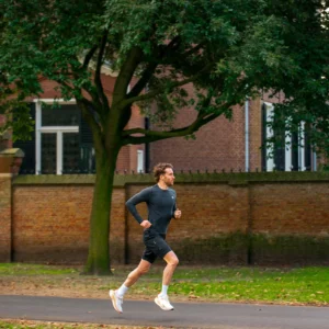 Rogelli ESSENTIAL - męska koszulka do biegania z długim rękawem czarna - obrazek 12