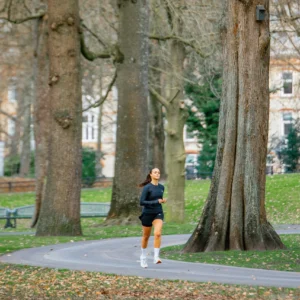 Rogelli ESSENTIAL - damska koszulka do biegania z długim rękawem czarna - obrazek 12