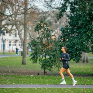 Rogelli ESSENTIAL - damska koszulka do biegania z długim rękawem czarna - obrazek 10